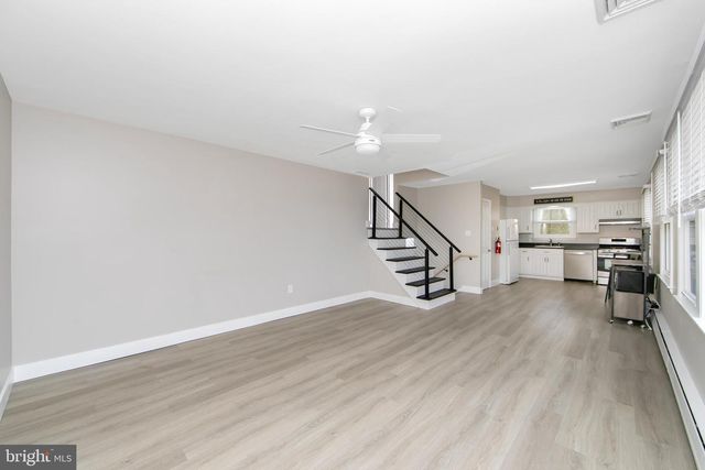 104 EVERGREEN RD, Stratford, NJ 08084