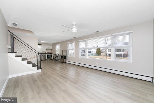 104 EVERGREEN RD, Stratford, NJ 08084