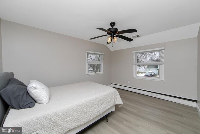 104 EVERGREEN RD, Stratford, NJ 08084