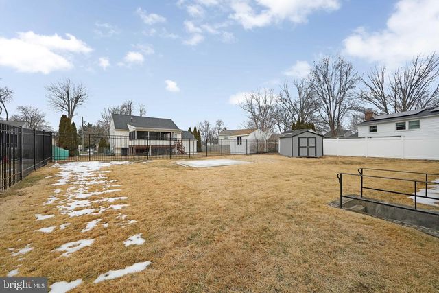 104 EVERGREEN RD, Stratford, NJ 08084