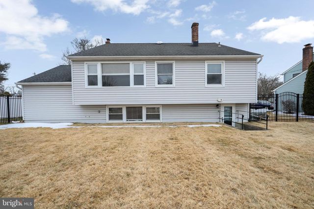 104 EVERGREEN RD, Stratford, NJ 08084