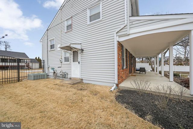 104 EVERGREEN RD, Stratford, NJ 08084