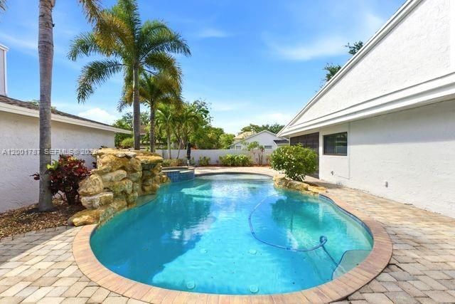 400 NW 78th Ave, Plantation, FL 33324