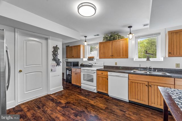 1211 DIXONA DR, Edgewater, MD 21037