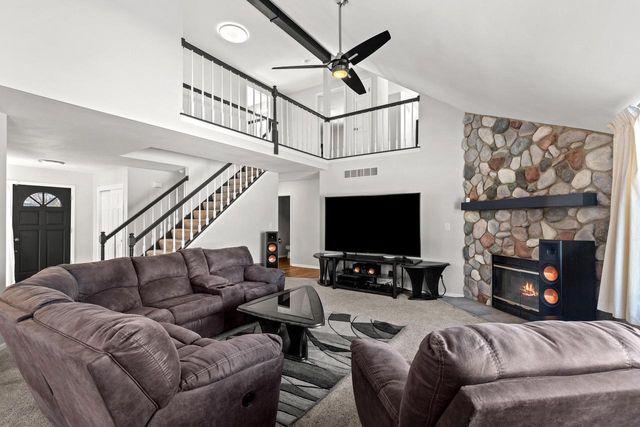 N53W15786 Creekwood CROSSING, Menomonee Falls, WI 53051