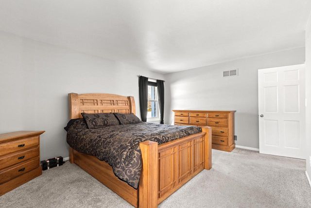 N53W15786 Creekwood CROSSING, Menomonee Falls, WI 53051