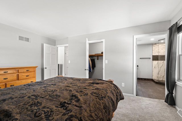 N53W15786 Creekwood CROSSING, Menomonee Falls, WI 53051