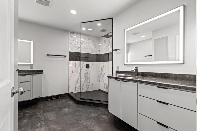 N53W15786 Creekwood CROSSING, Menomonee Falls, WI 53051