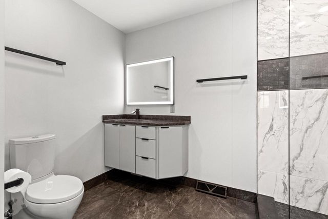 N53W15786 Creekwood CROSSING, Menomonee Falls, WI 53051