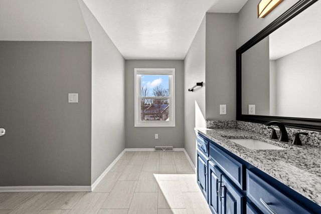 N53W15786 Creekwood CROSSING, Menomonee Falls, WI 53051