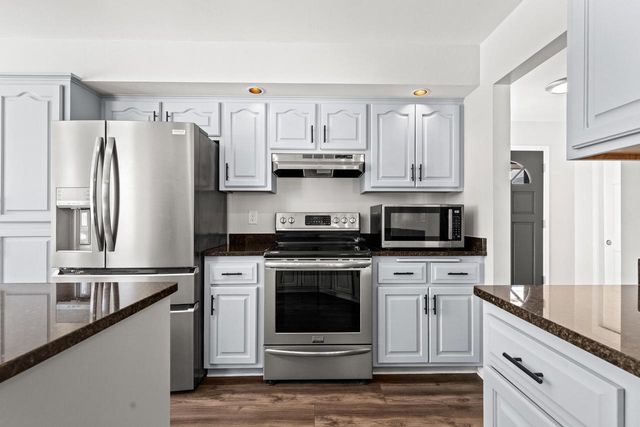 N53W15786 Creekwood CROSSING, Menomonee Falls, WI 53051