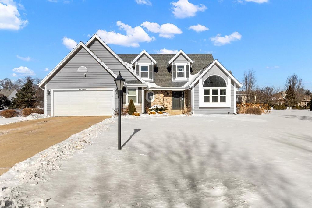 N53W15786 Creekwood CROSSING, Menomonee Falls, WI 53051