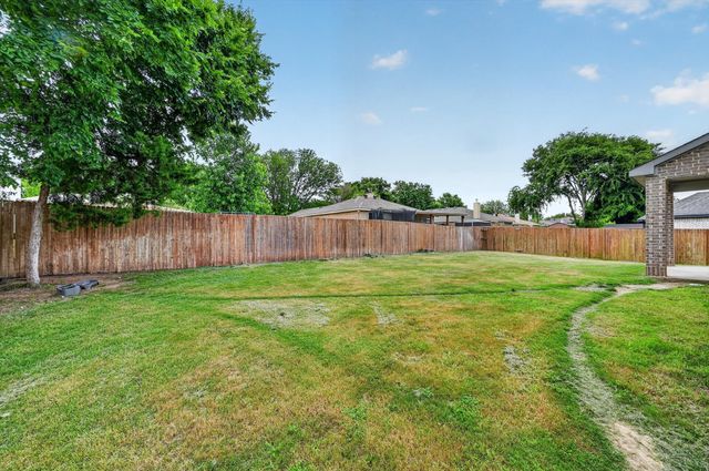 1908 Sunflower Drive, Glenn Heights, TX 75154