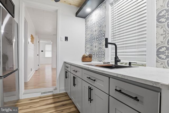 38 W 8TH AVE, York, PA 17404