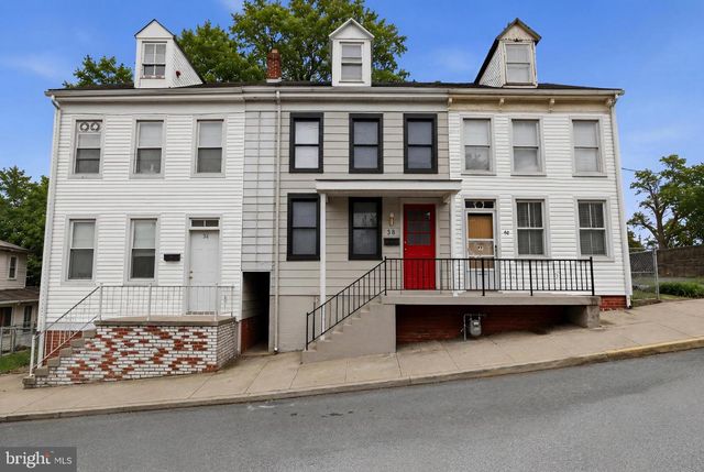 38 W 8TH AVE, York, PA 17404
