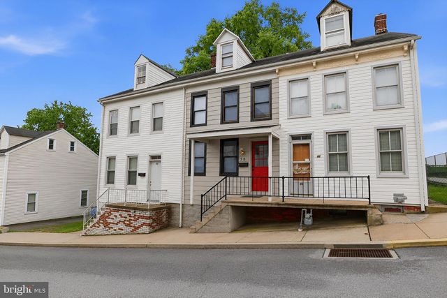38 W 8TH AVE, York, PA 17404