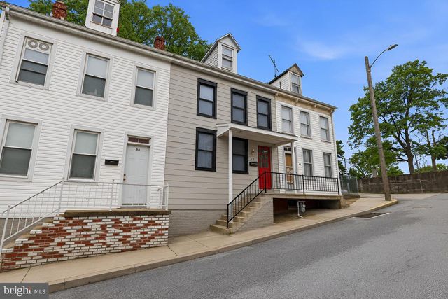 38 W 8TH AVE, York, PA 17404