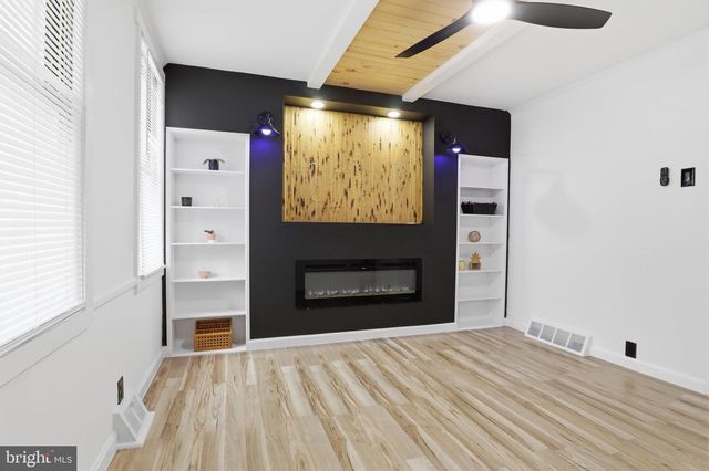 38 W 8TH AVE, York, PA 17404