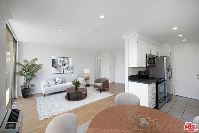 525 N Sycamore Avenue 304, Los Angeles, CA 90036