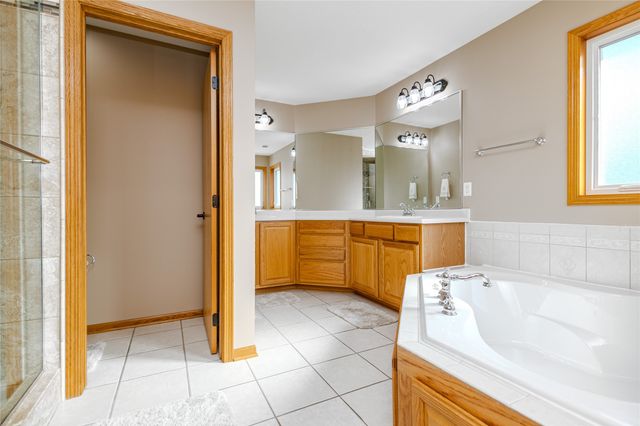 14312 Brookshire Drive, Urbandale, IA 50323