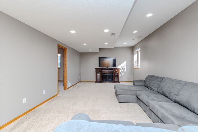 14312 Brookshire Drive, Urbandale, IA 50323
