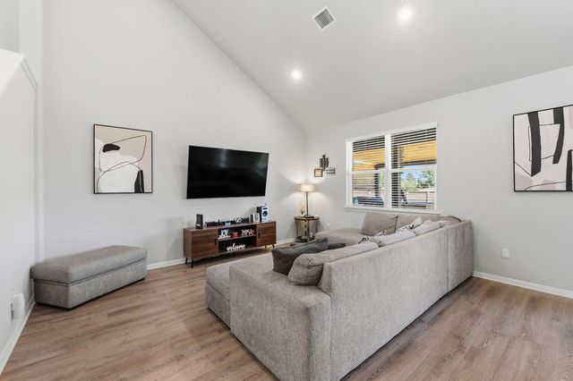 142 Brunnen WAY, Georgetown, TX 78626