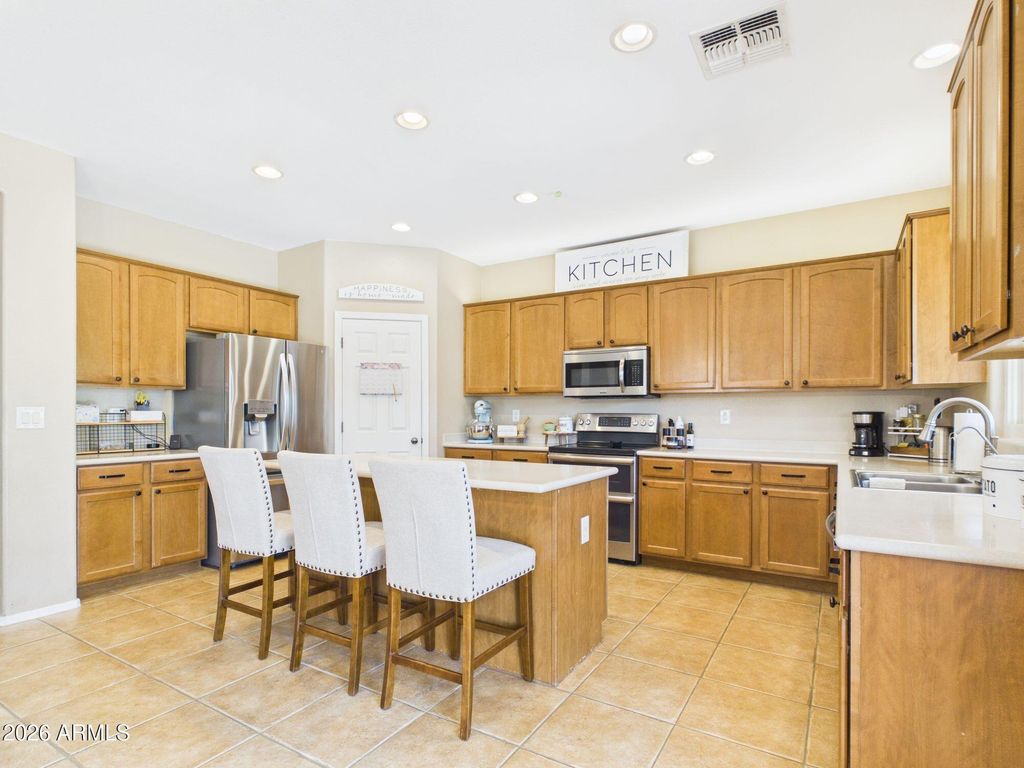 Image 9 of property listing at 783 E CHELSEA Drive, San Tan Valley, AZ 85140