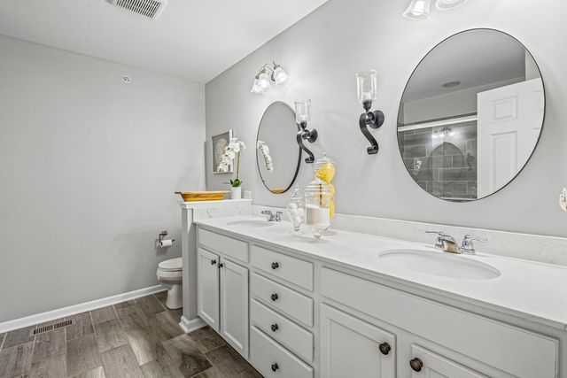 2546 Huntleigh Lane, Woodridge, IL 60517