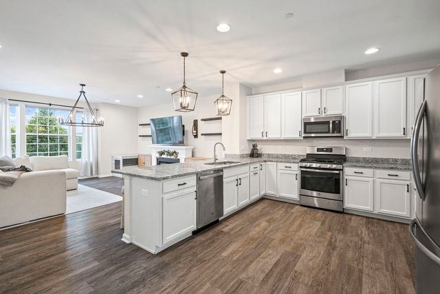 2546 Huntleigh Lane, Woodridge, IL 60517