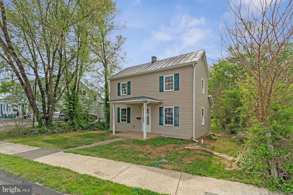 306 N BUCKMARSH ST, Berryville, VA 22611