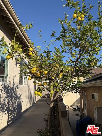 10006 Samoa Avenue, Tujunga (los Angeles), CA 91042