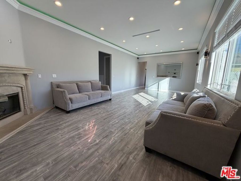 10006 Samoa Avenue, Tujunga (los Angeles), CA 91042