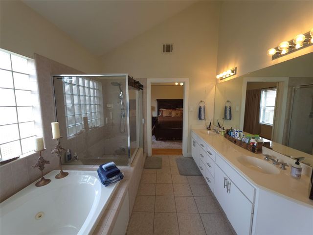 3574 Link Valley Drive, Houston, TX 77025