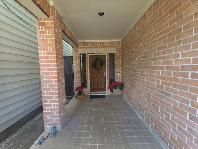 3574 Link Valley Drive, Houston, TX 77025