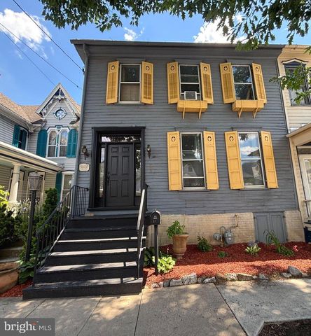 226 E KING ST, Shippensburg, PA 17257