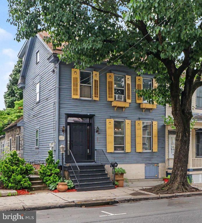 226 E KING ST, Shippensburg, PA 17257