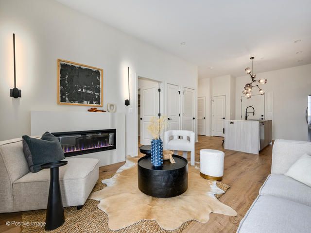 11 W Prospect Avenue 405, Mount Prospect, IL 60056