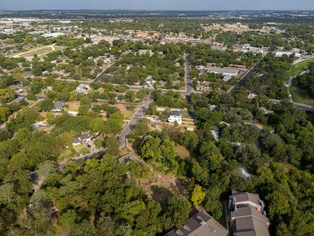 300 Pecan DR, Austin, TX 78753