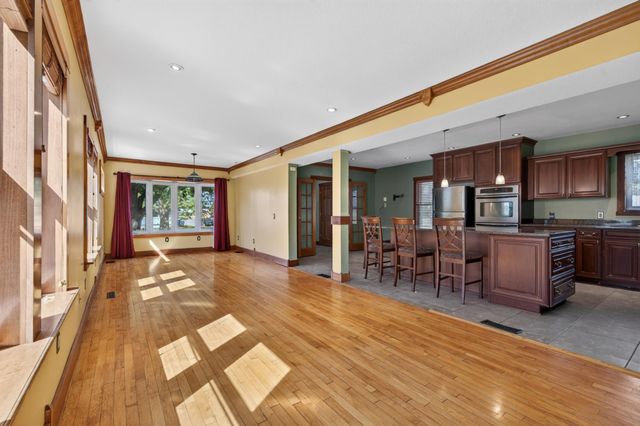 1498 Hazelwood Street, Saint Paul, MN 55106