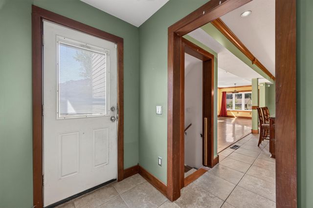 1498 Hazelwood Street, Saint Paul, MN 55106