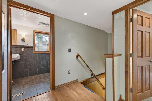 1498 Hazelwood Street, Saint Paul, MN 55106