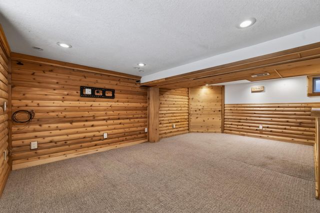 1498 Hazelwood Street, Saint Paul, MN 55106