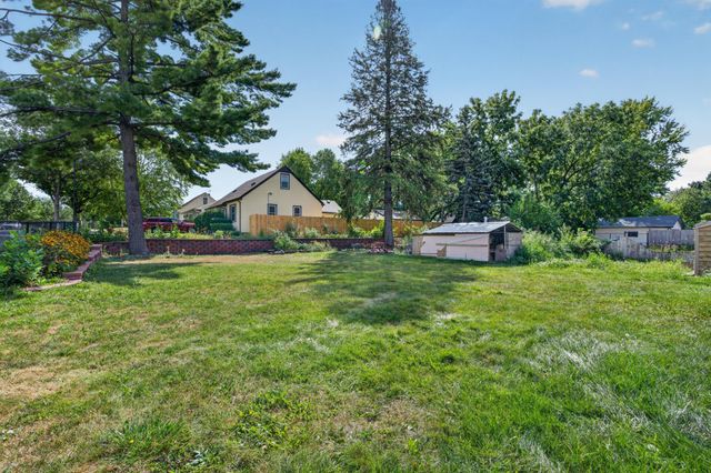 1498 Hazelwood Street, Saint Paul, MN 55106