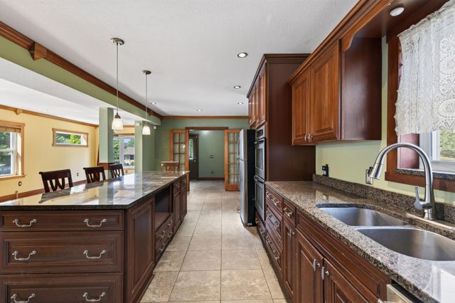 1498 Hazelwood Street, Saint Paul, MN 55106