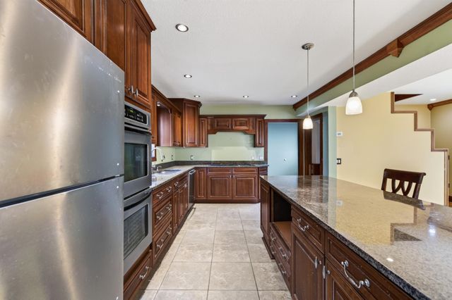 1498 Hazelwood Street, Saint Paul, MN 55106