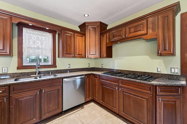 1498 Hazelwood Street, Saint Paul, MN 55106