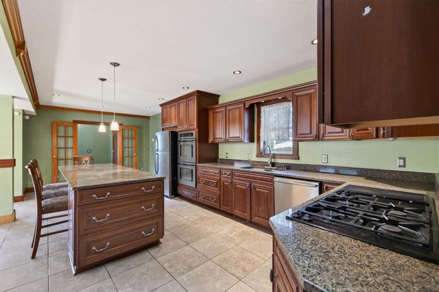 1498 Hazelwood Street, Saint Paul, MN 55106
