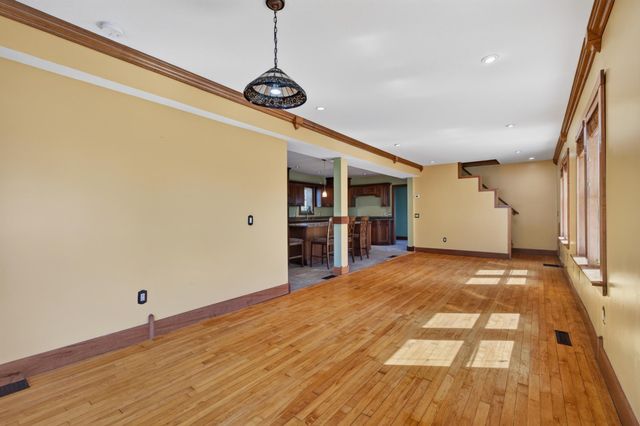 1498 Hazelwood Street, Saint Paul, MN 55106