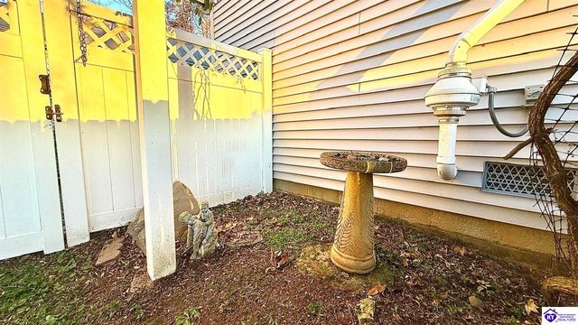 42 Tarnwood Drive, Brandenburg, KY 40108