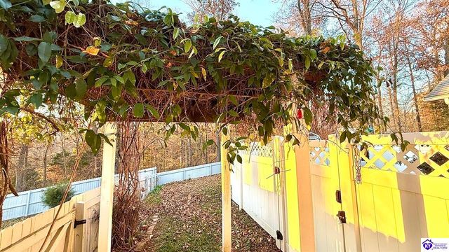 42 Tarnwood Drive, Brandenburg, KY 40108